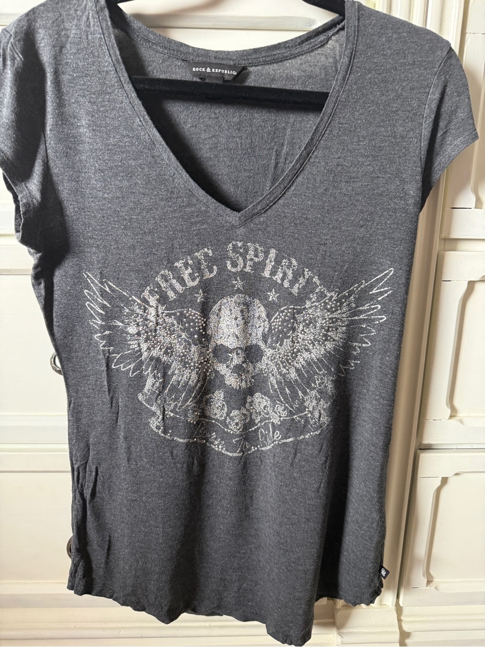 Rock & Republic Dark Gray V-Neck Graphic Tee with Silver Skull Wings